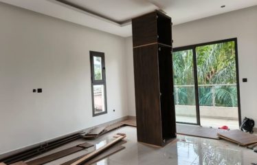 ABIDJAN COCODY : Maison à vendre – 2 PLATEAUX MACACI