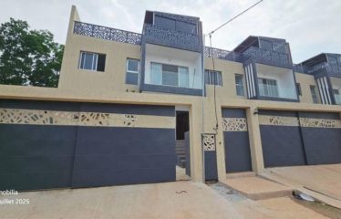 ABIDJAN BINGERVILLE : Villa duplex 6 pièces à louer – Vue lagunaire