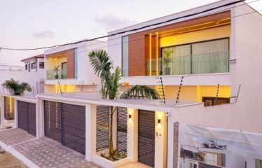 ABIDJAN ANGRÉ : Villa duplex haut standing à vendre – Djorobité 1