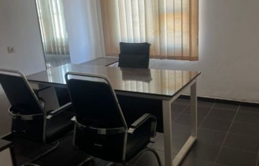 ABIDJAN ADJAMÉ : Bureau 5 pièces à louer