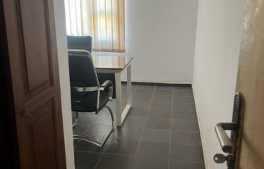 ABIDJAN ADJAMÉ : Bureau 5 pièces à louer