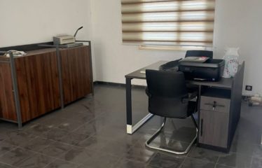 ABIDJAN ADJAMÉ : Bureau 5 pièces à louer
