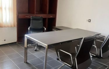 ABIDJAN ADJAMÉ : Bureau 5 pièces à louer