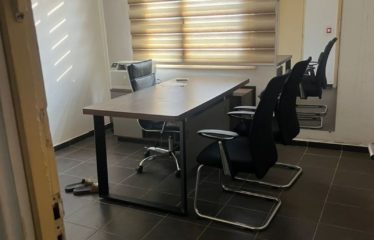 ABIDJAN ADJAMÉ : Bureau 5 pièces à louer