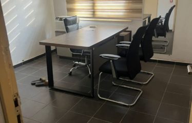 ABIDJAN ADJAMÉ : Bureau 5 pièces à louer