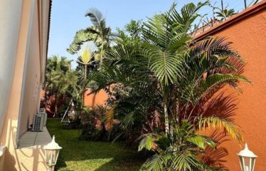 ABIDJAN COCODY : Villa Duplex 8 Pièces avec Piscine à vendre