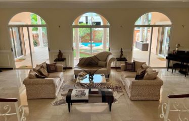 ABIDJAN COCODY : Villa Duplex 8 Pièces avec Piscine à vendre