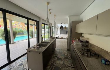 ABIDJAN COCODY : Villa duplex T8 avec piscine à vendre