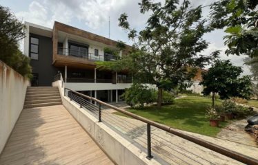 ABIDJAN COCODY : Villa duplex T8 avec piscine à vendre