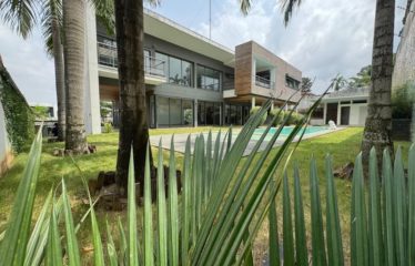 ABIDJAN COCODY : Villa duplex T8 avec piscine à vendre