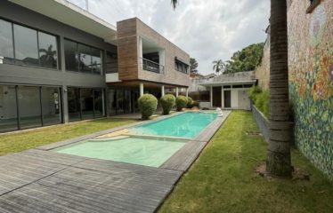 ABIDJAN COCODY : Villa duplex T8 avec piscine à vendre