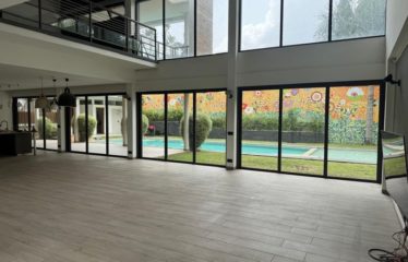 ABIDJAN COCODY : Villa duplex T8 avec piscine à vendre