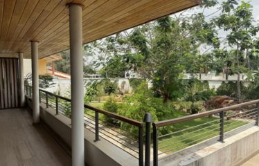 ABIDJAN COCODY : Villa duplex T8 avec piscine à vendre