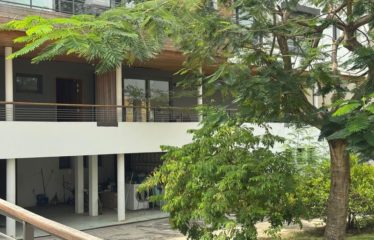ABIDJAN COCODY : Villa duplex T8 avec piscine à vendre
