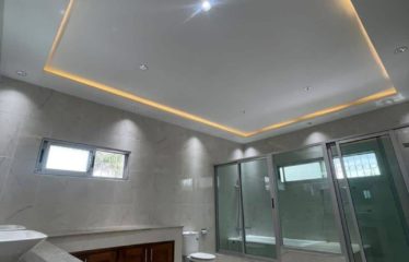 ABIDJAN COCODY : Villa duplex 9 pièces avec piscine à louer