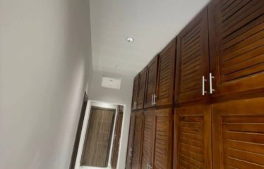 ABIDJAN COCODY : Villa duplex 9 pièces avec piscine à louer