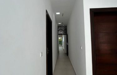 ABIDJAN COCODY : Location Villa Duplex Neuve avec Jardin – 3 Chambres