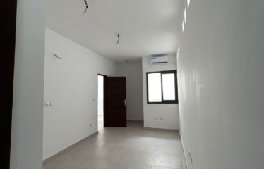 ABIDJAN COCODY : Location Villa Duplex Neuve avec Jardin – 3 Chambres