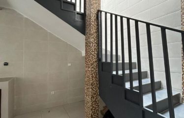 ABIDJAN COCODY : Location Villa Duplex Neuve avec Jardin – 3 Chambres