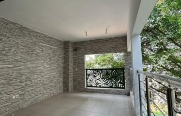 ABIDJAN COCODY : Location Villa Duplex Neuve avec Jardin – 3 Chambres