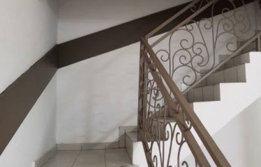 ABIDJAN COCODY : Villa duplex de 8 pièces à vendre + 3 magazins