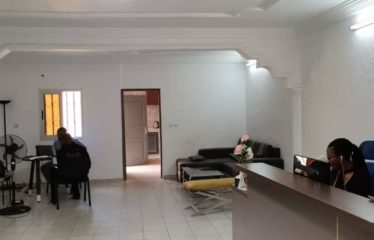 ABIDJAN COCODY : Villa duplex de 8 pièces à vendre + 3 magazins