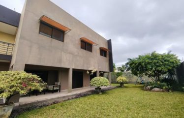 ABIDJAN COCODY : Somptueuse villa duplex 10 pièces à vendre
