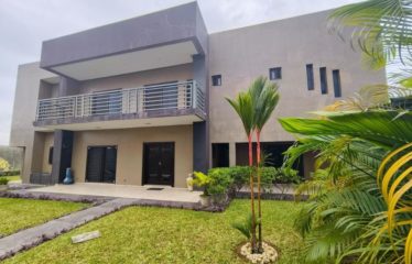 ABIDJAN COCODY : Somptueuse villa duplex 10 pièces à vendre