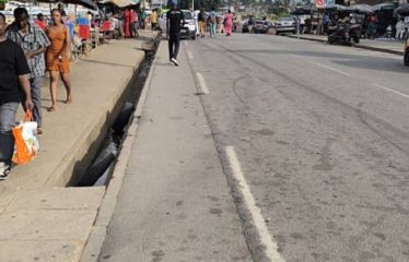 ABIDJAN COCODY : Terrain 1200M2 à vendre en bordure de boulevard Mitterand