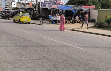 ABIDJAN COCODY : Terrain 1200M2 à vendre en bordure de boulevard Mitterand