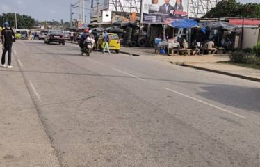 ABIDJAN COCODY : Terrain 1200M2 à vendre en bordure de boulevard Mitterand