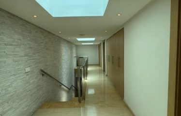 ABIDJAN COCODY : Villa duplex contemporaine 6 pièces à vendre