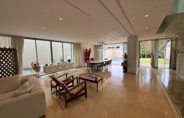 ABIDJAN COCODY : Villa duplex contemporaine 6 pièces à vendre