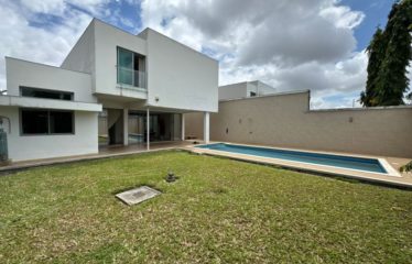 ABIDJAN COCODY : Villa duplex contemporaine 6 pièces à vendre