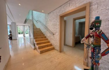 ABIDJAN COCODY : Villa duplex contemporaine 6 pièces à vendre
