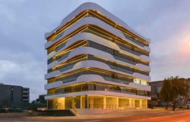 ABIDJAN COCODY : Bâtiment R+6 à louer – Cocody Riviera Bonoumin