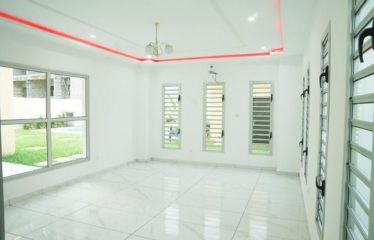ABIDJAN ANGRÉ : Villa triplex neuve 10 pièces à vendre
