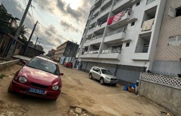 ABIDJAN ANGRÉ : Immeuble R+5 à vendre