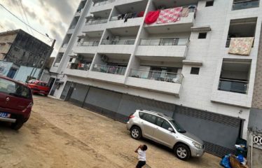 ABIDJAN ANGRÉ : Immeuble R+5 à vendre
