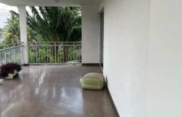 ABIDJAN COCODY : Villa duplex de 7 pièces sur 750 m2 avec grand jardin à vendre