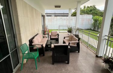 ABIDJAN COCODY : Villa duplex de 7 pièces sur 750 m2 avec grand jardin à vendre