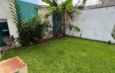 ABIDJAN COCODY : Villa duplex de 7 pièces sur 750 m2 avec grand jardin à vendre