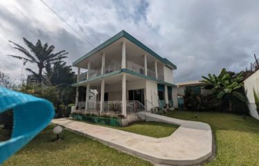 ABIDJAN COCODY : Villa duplex de 7 pièces sur 750 m2 avec grand jardin à vendre