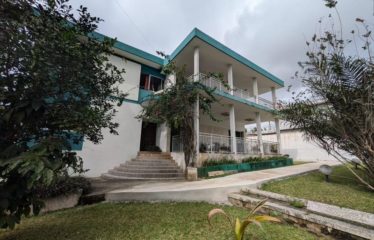ABIDJAN COCODY : Villa duplex de 7 pièces sur 750 m2 avec grand jardin à vendre