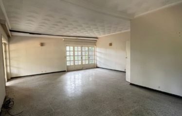 ABIDJAN COCODY : Villa basse 4 pièces à vendre – 2 dépendances