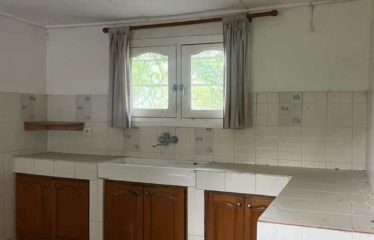 ABIDJAN COCODY : Villa basse 4 pièces à vendre – 2 dépendances