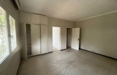 ABIDJAN COCODY : Villa basse 4 pièces à vendre – 2 dépendances