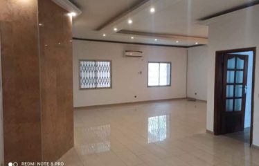 ABIDJAN COCODY : Villa duplex à louer 8 pièces