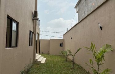 ABIDJAN COCODY : Villa duplex neuve 6 pièces à louer