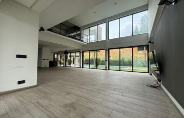 ABIDJAN COCODY : Villa duplex T8 avec piscine à vendre